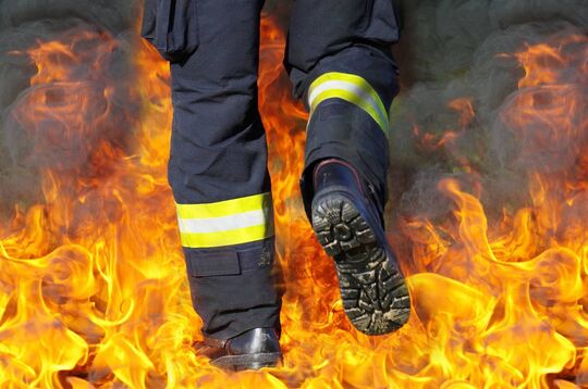 les pompiers contre un incendie