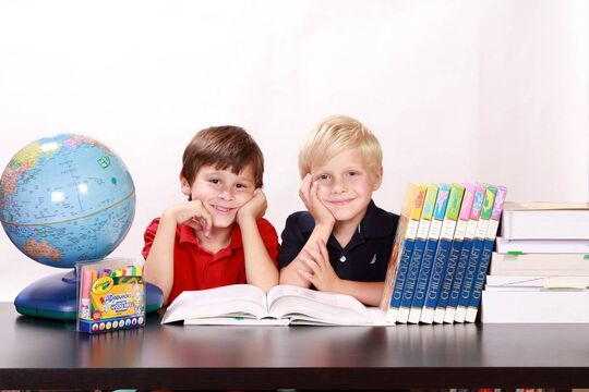 enfants pour l'école primaire